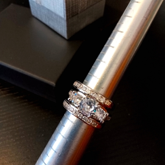 NEW Triple Diamonds set in 18k White GoldPlated Copper Ring - Picture 1 of 3